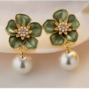Enamel floral Pearl Camellia earrings Green 925 stud Vintage womens jewelry